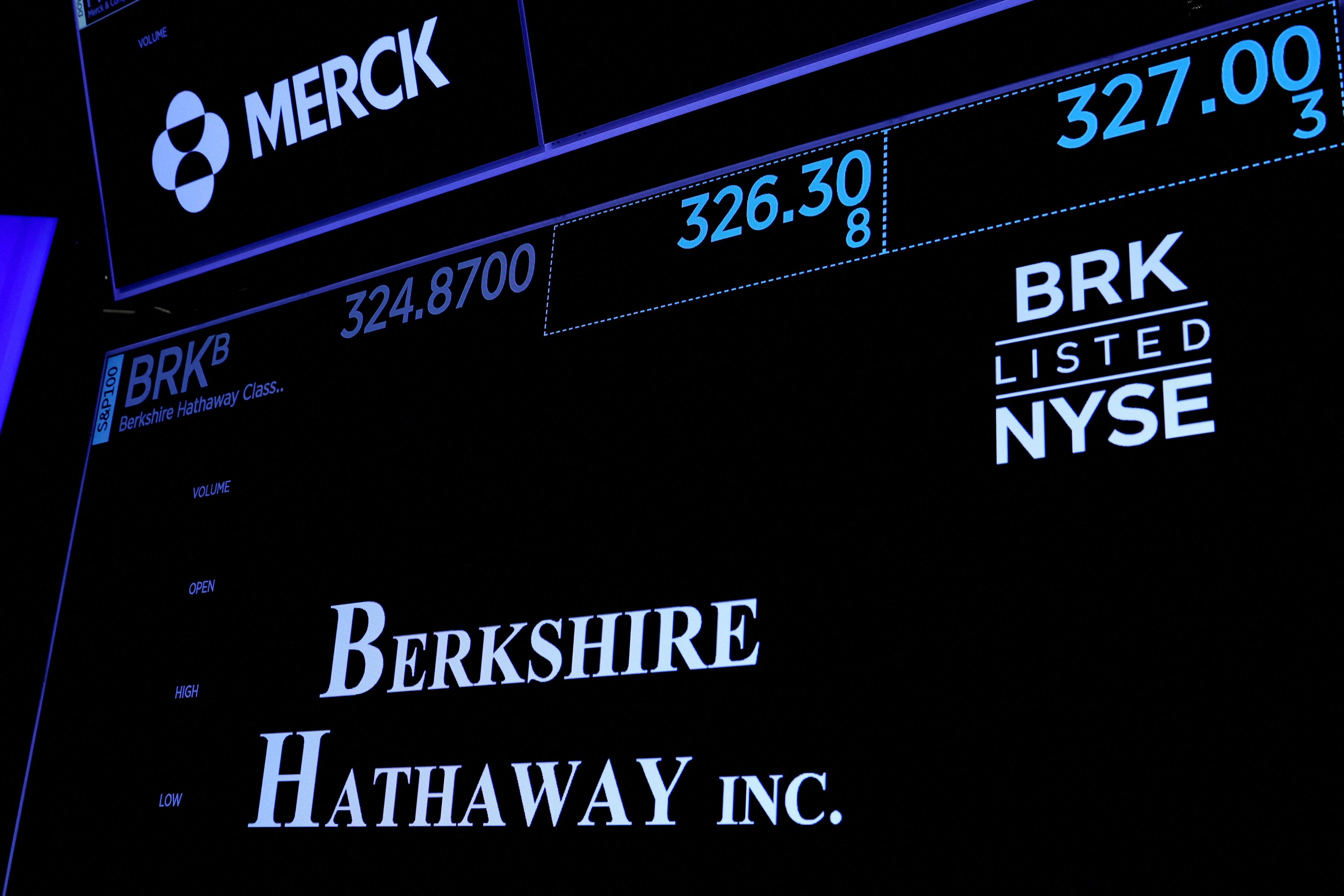 Berkshire Hathaway’s Operating Earnings Rise Nearly 7%, Cash Pile ...